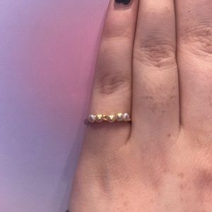 gold ring with pearls